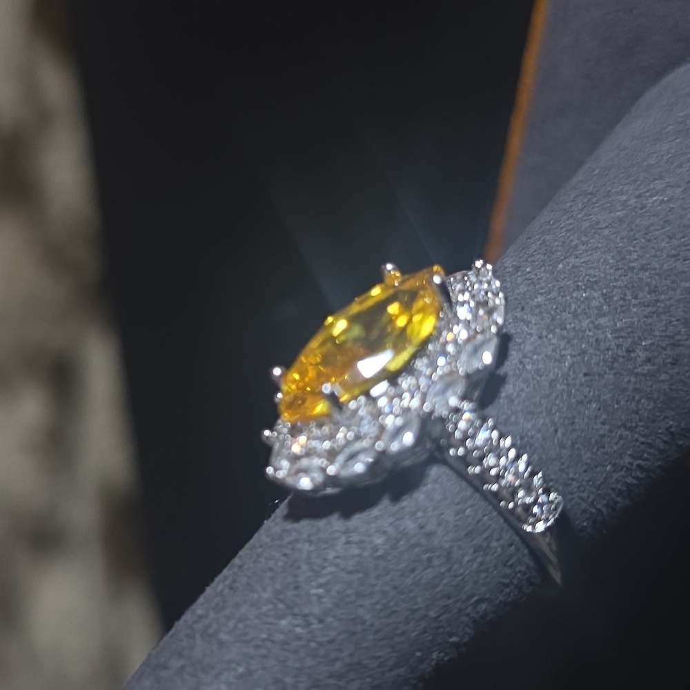 Elegant Yellow Zirconia and Silver Plated Women's Ring - Picture 3 of 4